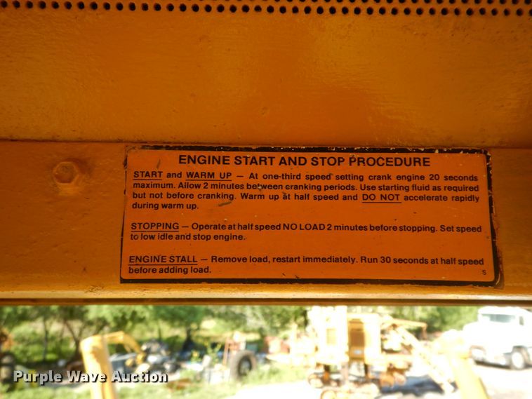 image for item DM2988 1990 John Deere 670B  motor grader