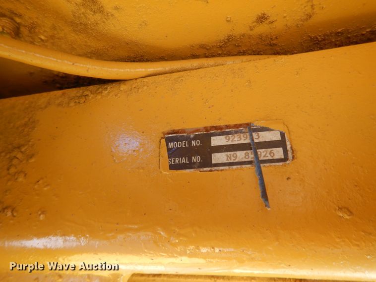 image for item DM2988 1990 John Deere 670B  motor grader