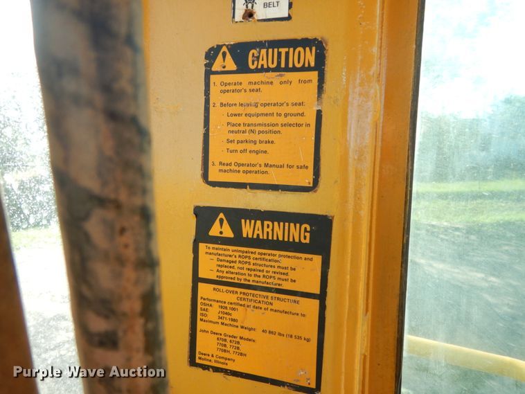 image for item DM2988 1990 John Deere 670B  motor grader