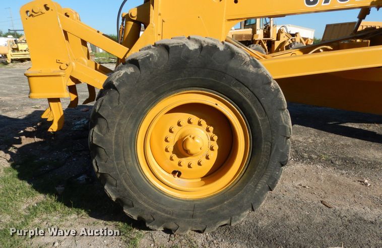 image for item DM2988 1990 John Deere 670B  motor grader