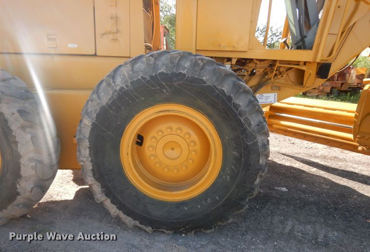 image for item DM2988 1990 John Deere 670B  motor grader