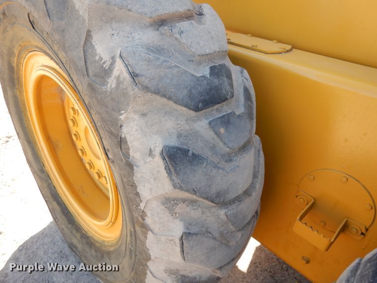 image for item DM2988 1990 John Deere 670B  motor grader