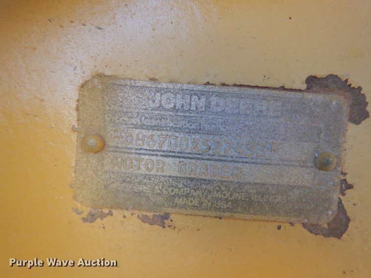 image for item DM2988 1990 John Deere 670B  motor grader