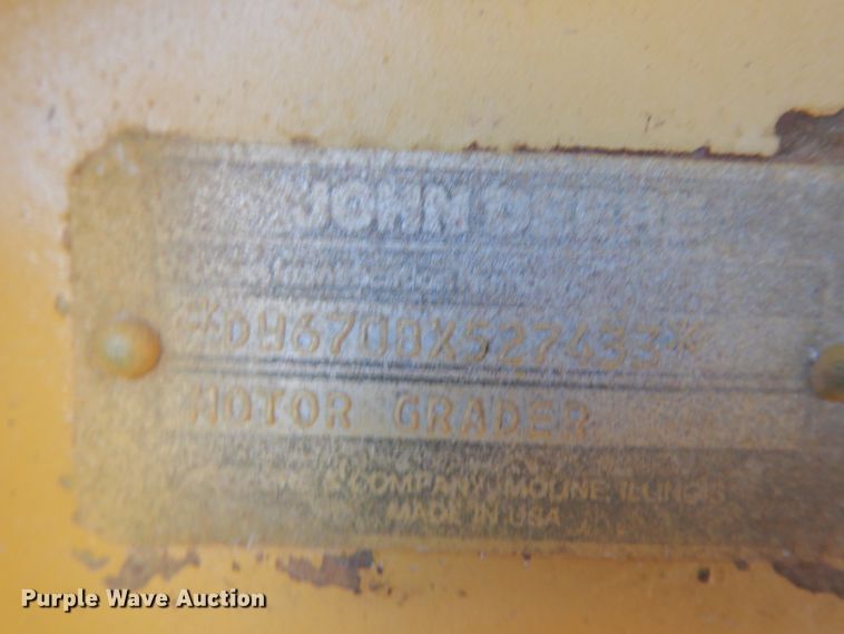 image for item DM2988 1990 John Deere 670B  motor grader