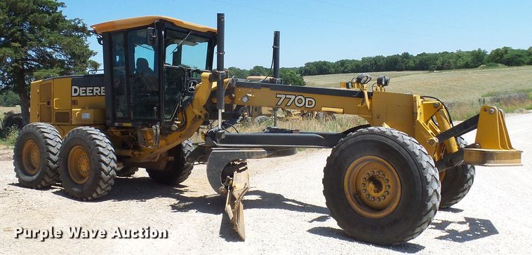 image for item DM3023 2007 John Deere 770D  motor grader