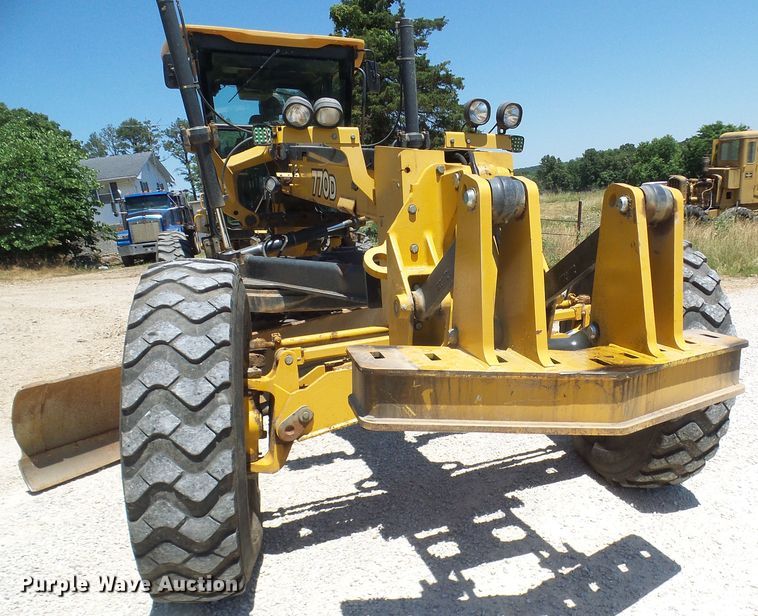 image for item DM3023 2007 John Deere 770D  motor grader