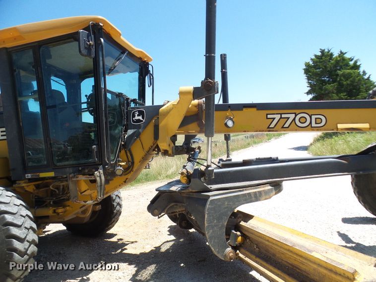 image for item DM3023 2007 John Deere 770D  motor grader