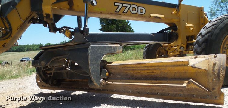 image for item DM3023 2007 John Deere 770D  motor grader