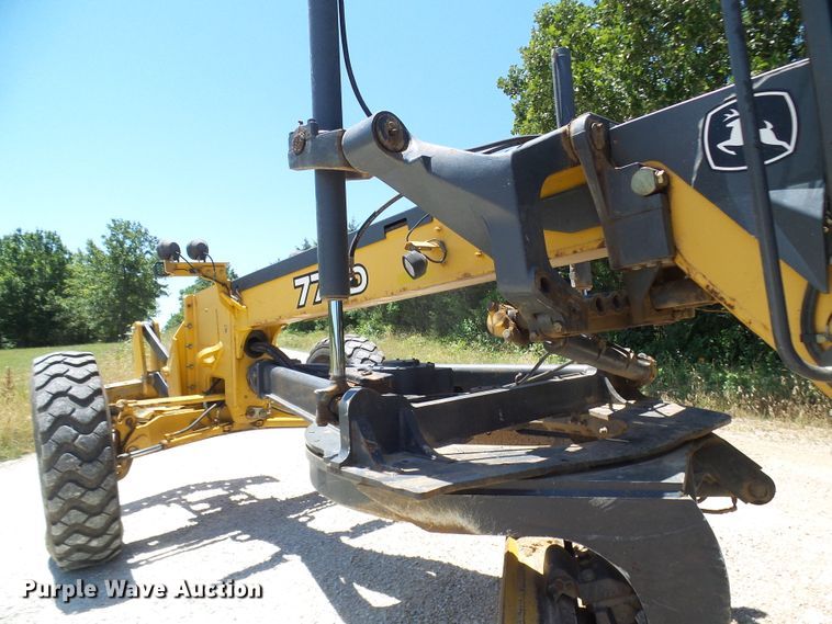 image for item DM3023 2007 John Deere 770D  motor grader