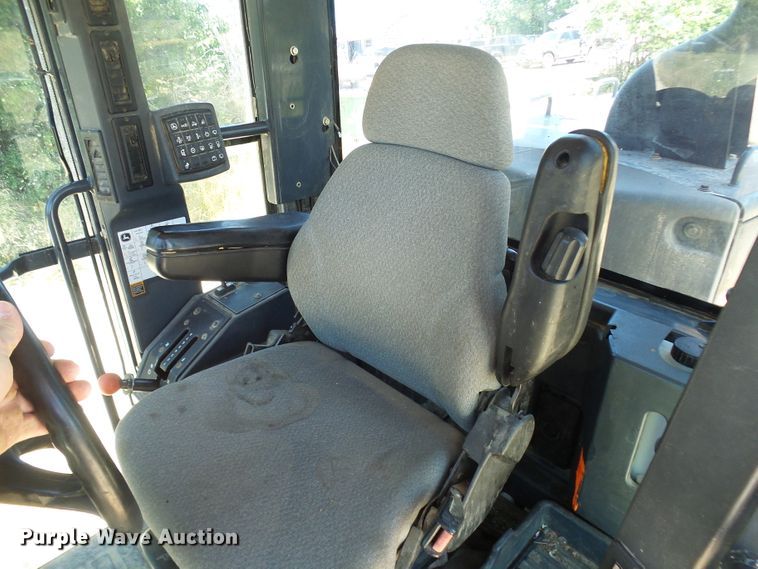 image for item DM3023 2007 John Deere 770D  motor grader