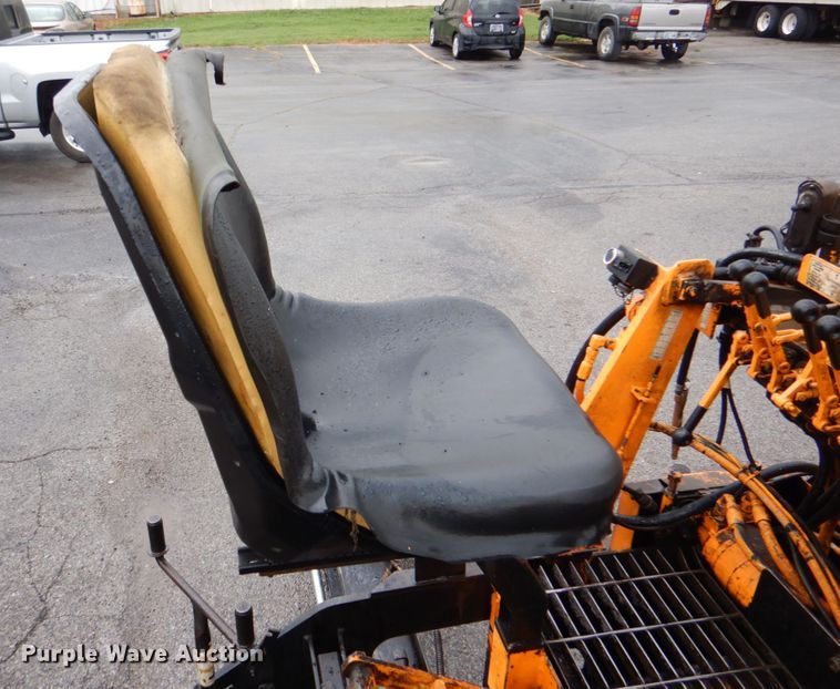 image for item DM3831 LeeBoy L8500T  paver