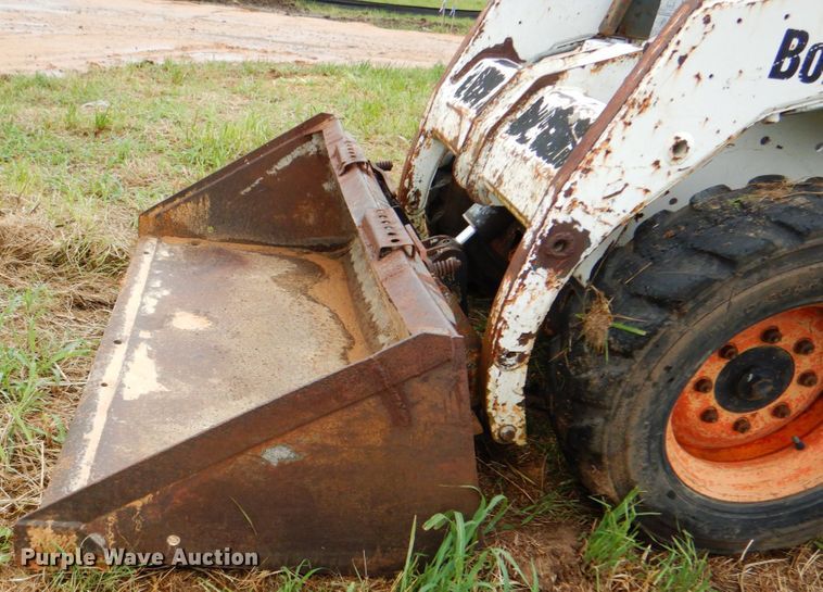 image for item DM3833 1999 Bobcat 753  skid steer loader