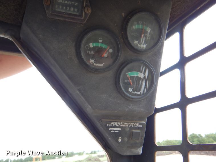 image for item DM3833 1999 Bobcat 753  skid steer loader