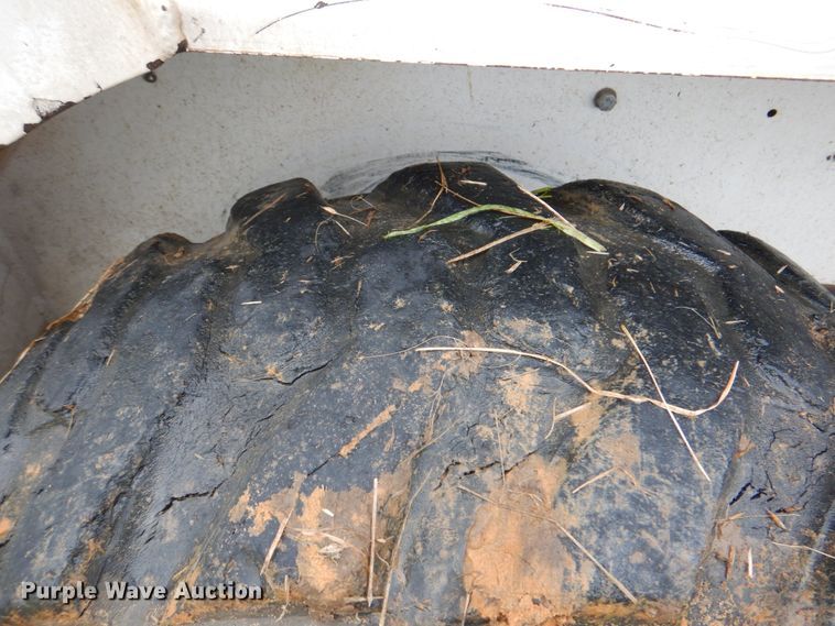 image for item DM3833 1999 Bobcat 753  skid steer loader