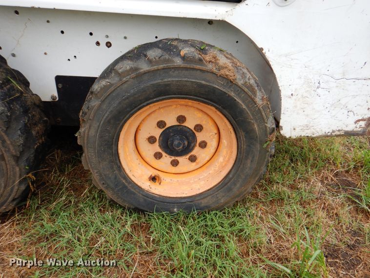 image for item DM3833 1999 Bobcat 753  skid steer loader