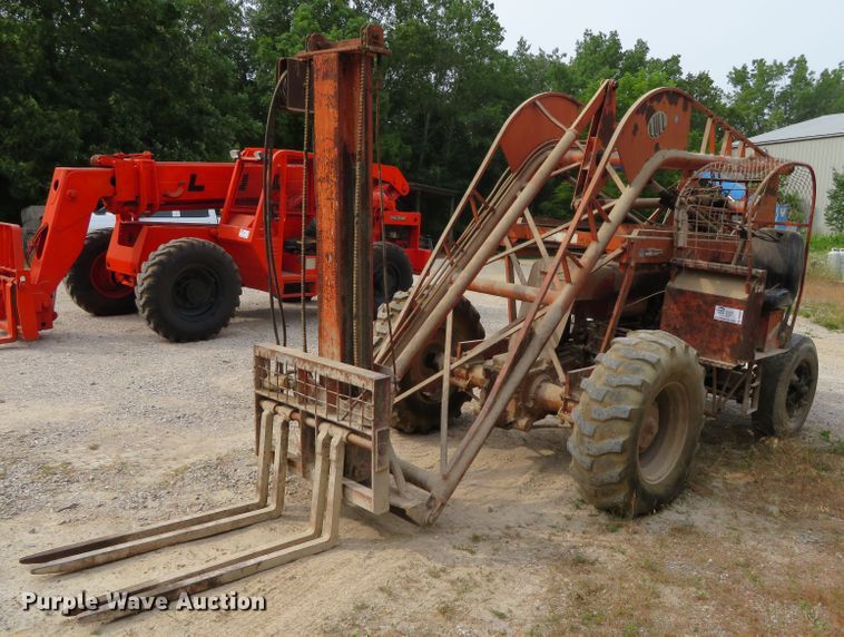 image for item DN5935 1969 Lull 7C2-31  telehandler