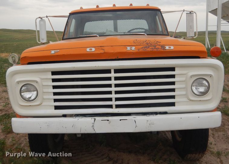 image for item FI9126 1971 Ford 700  dump flatbed truck