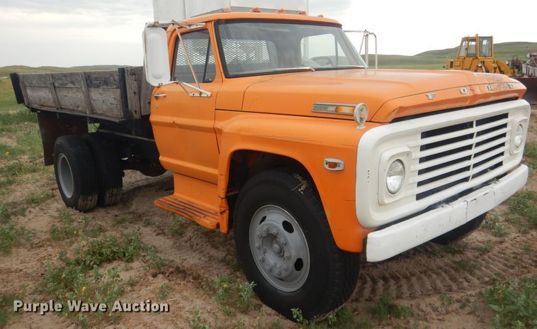 image for item FI9126 1971 Ford 700  dump flatbed truck