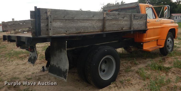 image for item FI9126 1971 Ford 700  dump flatbed truck