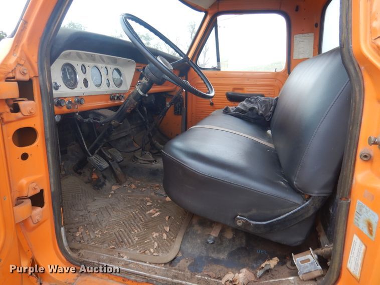 image for item FI9126 1971 Ford 700  dump flatbed truck