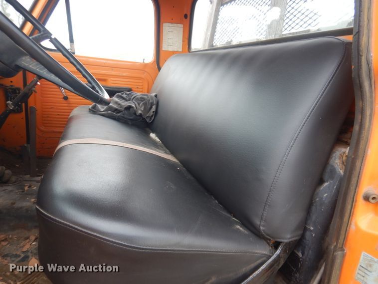 image for item FI9126 1971 Ford 700  dump flatbed truck