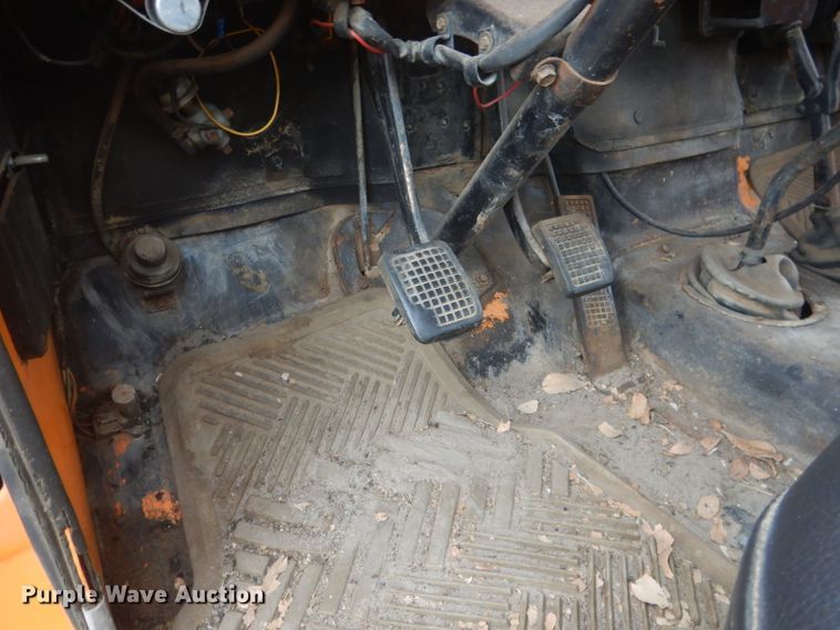 image for item FI9126 1971 Ford 700  dump flatbed truck