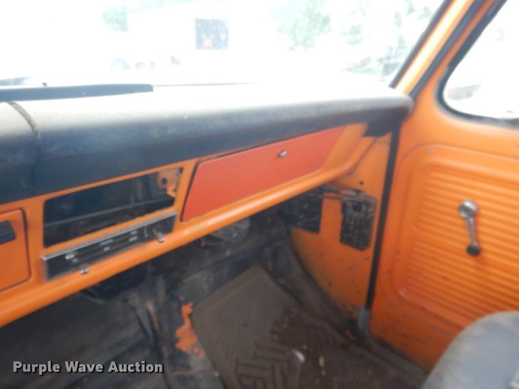 image for item FI9126 1971 Ford 700  dump flatbed truck