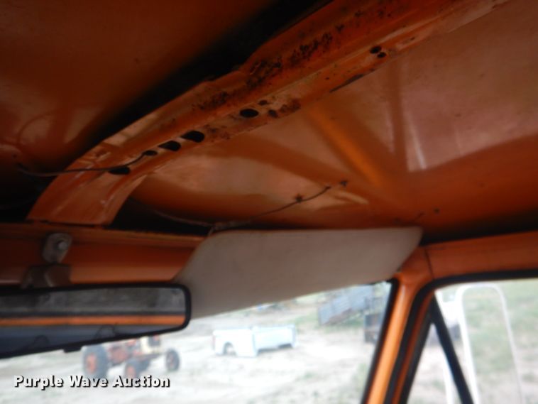 image for item FI9126 1971 Ford 700  dump flatbed truck