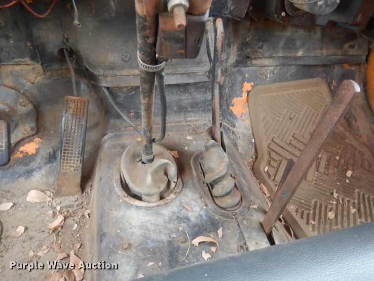 image for item FI9126 1971 Ford 700  dump flatbed truck