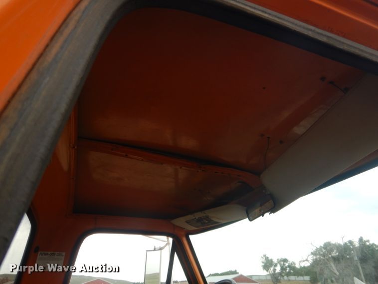 image for item FI9126 1971 Ford 700  dump flatbed truck