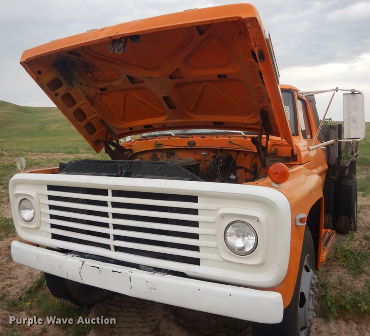 image for item FI9126 1971 Ford 700  dump flatbed truck