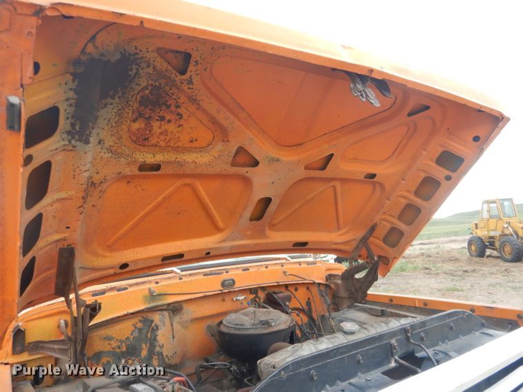 image for item FI9126 1971 Ford 700  dump flatbed truck