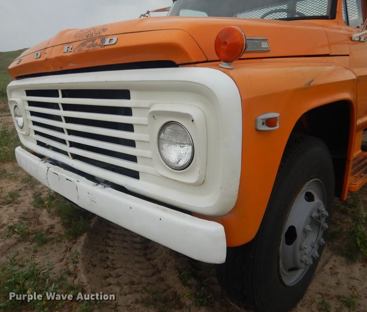 image for item FI9126 1971 Ford 700  dump flatbed truck