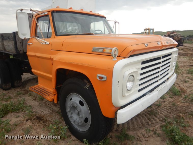 image for item FI9126 1971 Ford 700  dump flatbed truck