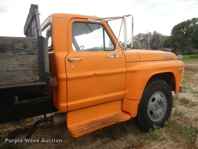 image for item FI9126 1971 Ford 700  dump flatbed truck