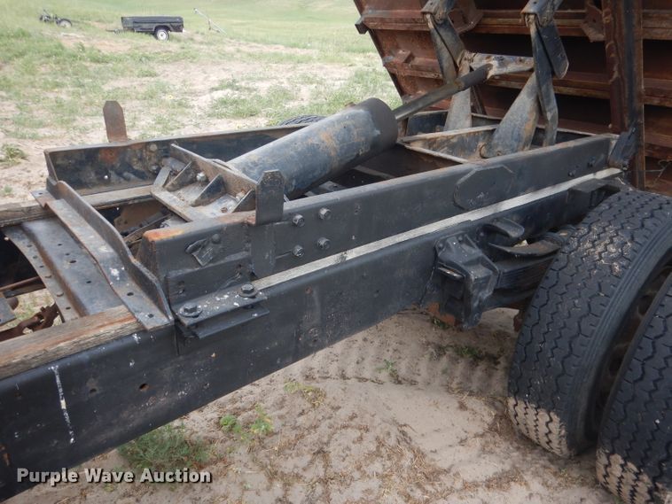image for item FI9126 1971 Ford 700  dump flatbed truck