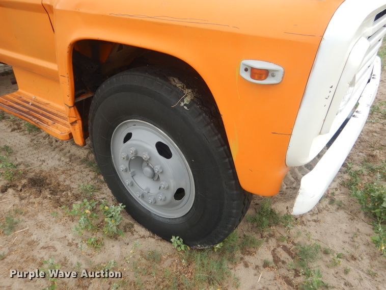 image for item FI9126 1971 Ford 700  dump flatbed truck