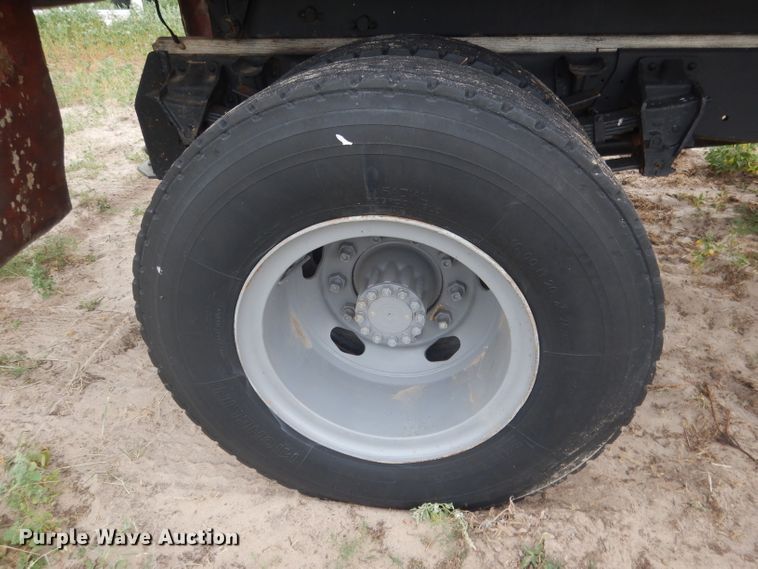 image for item FI9126 1971 Ford 700  dump flatbed truck