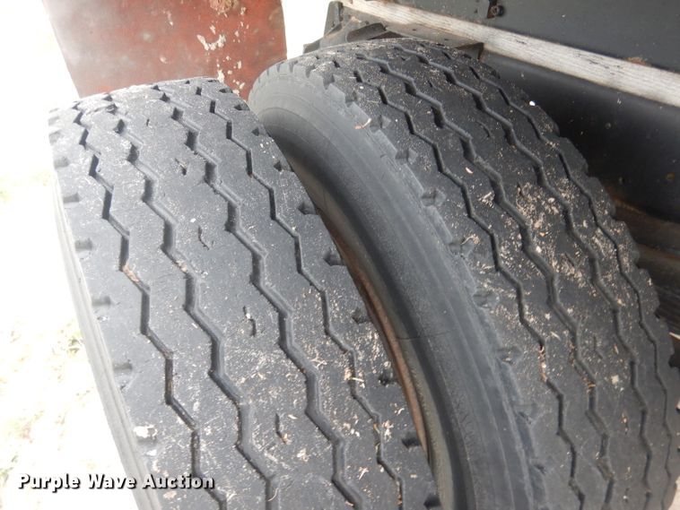 image for item FI9126 1971 Ford 700  dump flatbed truck