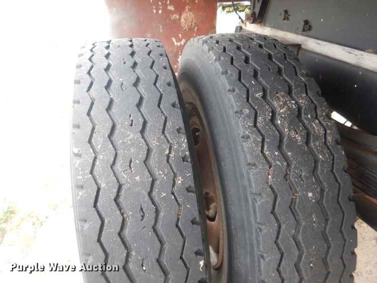 image for item FI9126 1971 Ford 700  dump flatbed truck