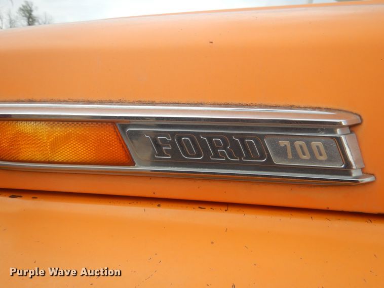 image for item FI9126 1971 Ford 700  dump flatbed truck