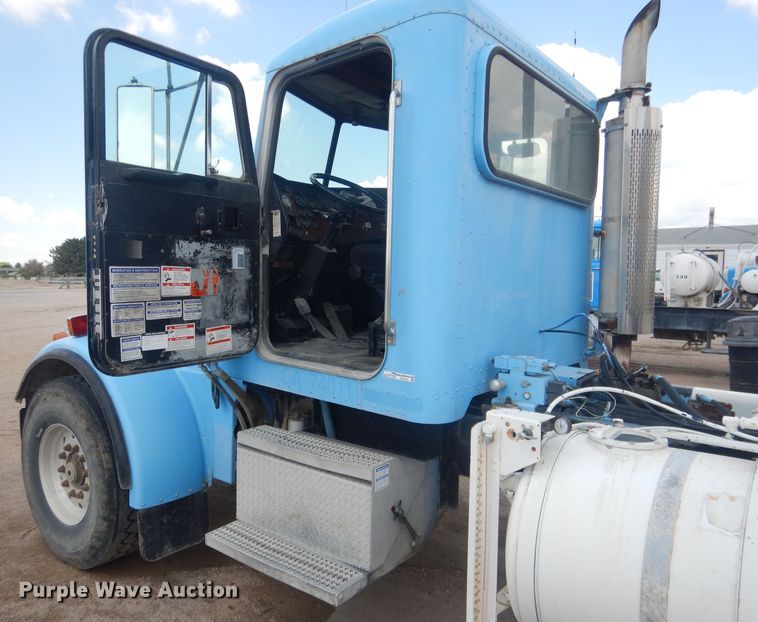 image for item FI9132 1996 Peterbilt 357  ready mix truck