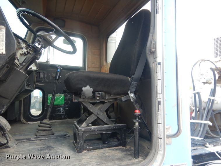 image for item FI9132 1996 Peterbilt 357  ready mix truck