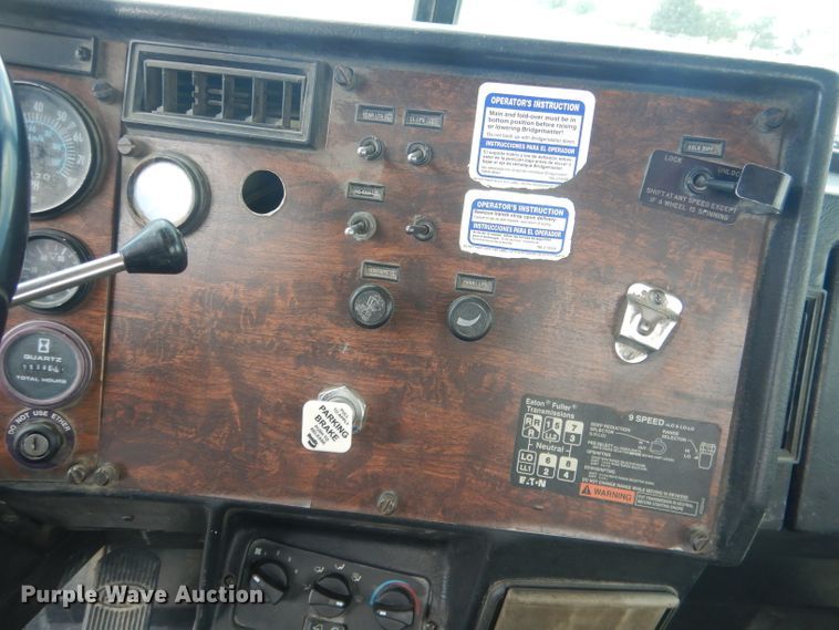 image for item FI9132 1996 Peterbilt 357  ready mix truck