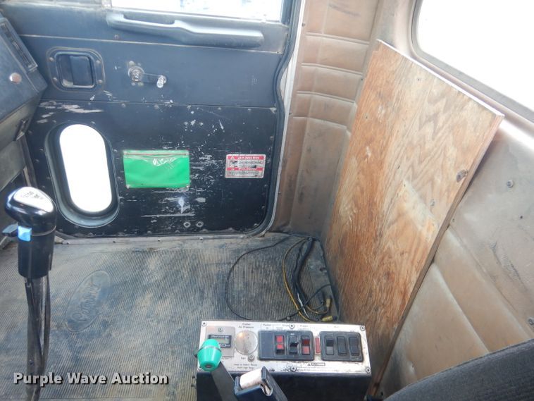 image for item FI9132 1996 Peterbilt 357  ready mix truck