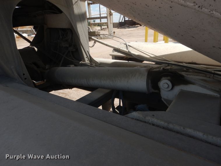 image for item FI9132 1996 Peterbilt 357  ready mix truck