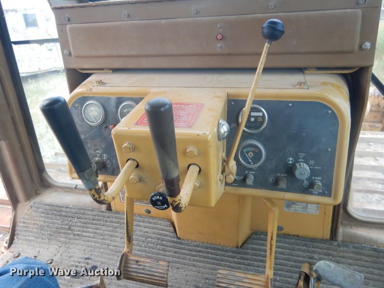 image for item FI9135 1984 Caterpillar D6D  dozer