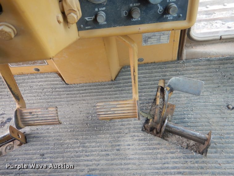 image for item FI9135 1984 Caterpillar D6D  dozer