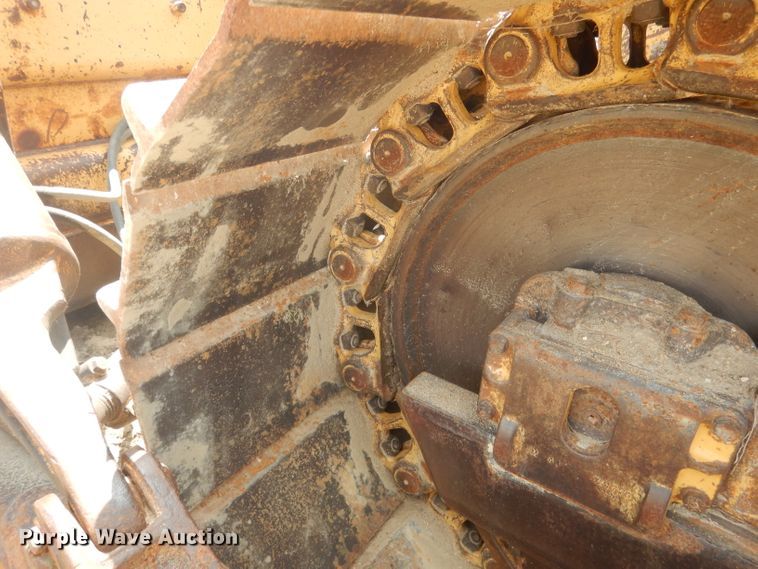 image for item FI9135 1984 Caterpillar D6D  dozer