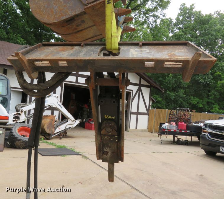 image for item FP9314 Stanley MB3570SS  skid steer breaker